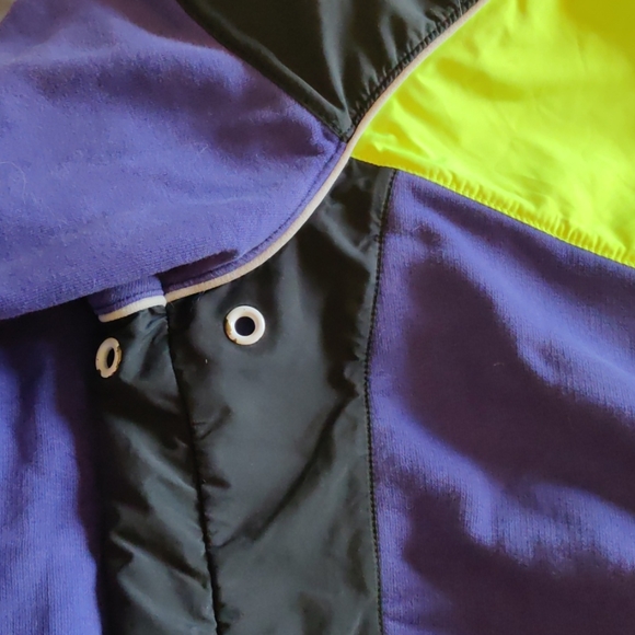 Nike hooded sweatshirt with fun neon details - Picture 8 of 11